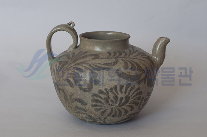 청자철화국화문주전자.jpg 이미지